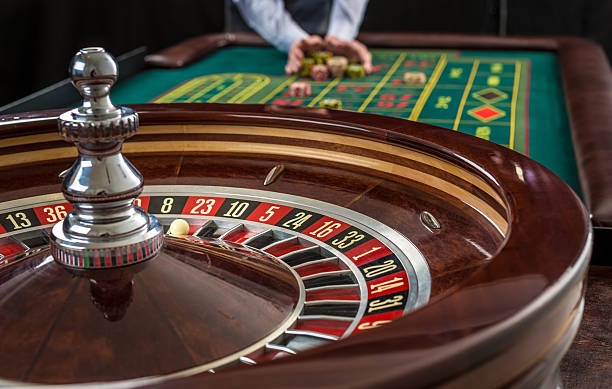 jkt777 mobile app showing live dealer blackjack game and betting options
